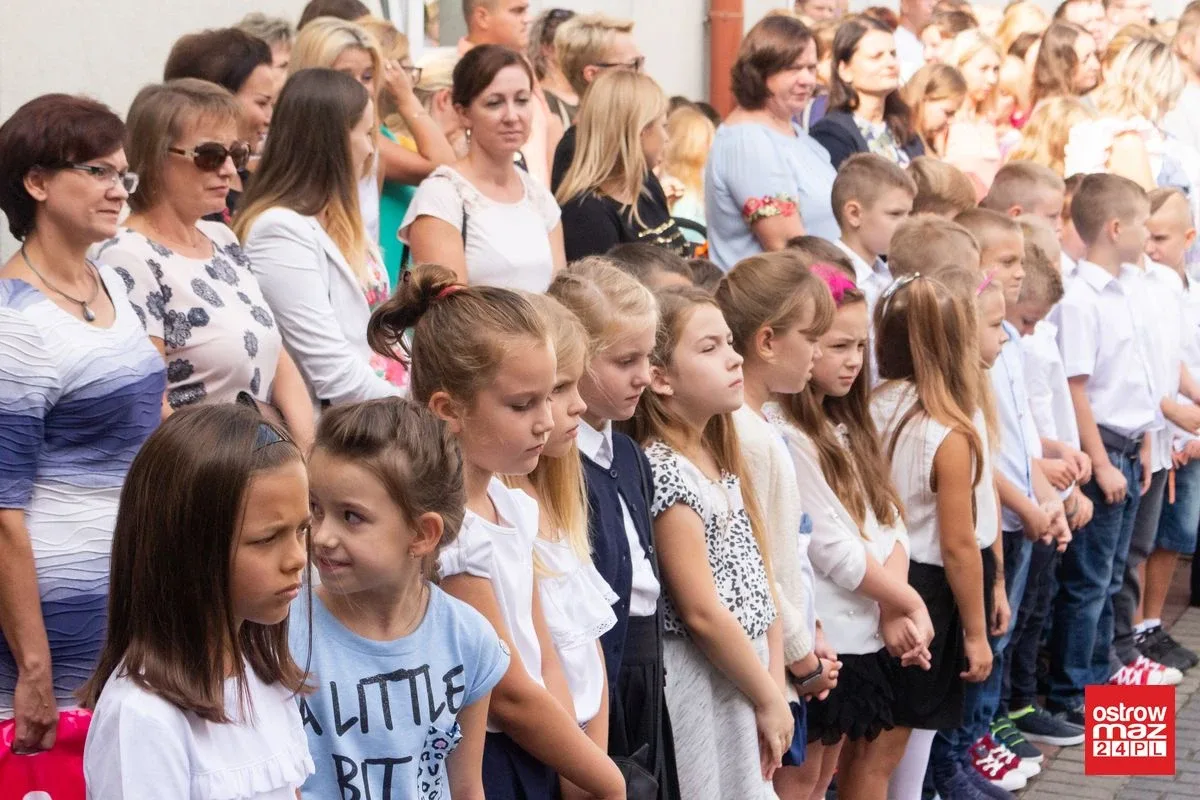 Uczniowie "Jedynki" wrócili w szkolne mury (zdjęcia)