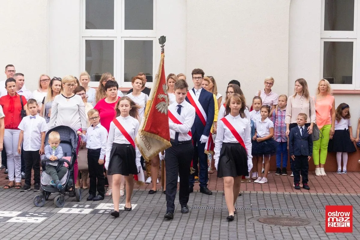 Uczniowie "Jedynki" wrócili w szkolne mury (zdjęcia)