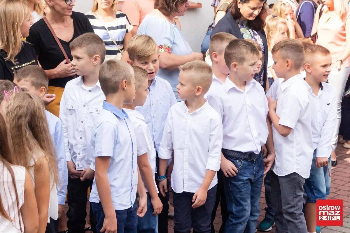 Uczniowie "Jedynki" wrócili w szkolne mury (zdjęcia)