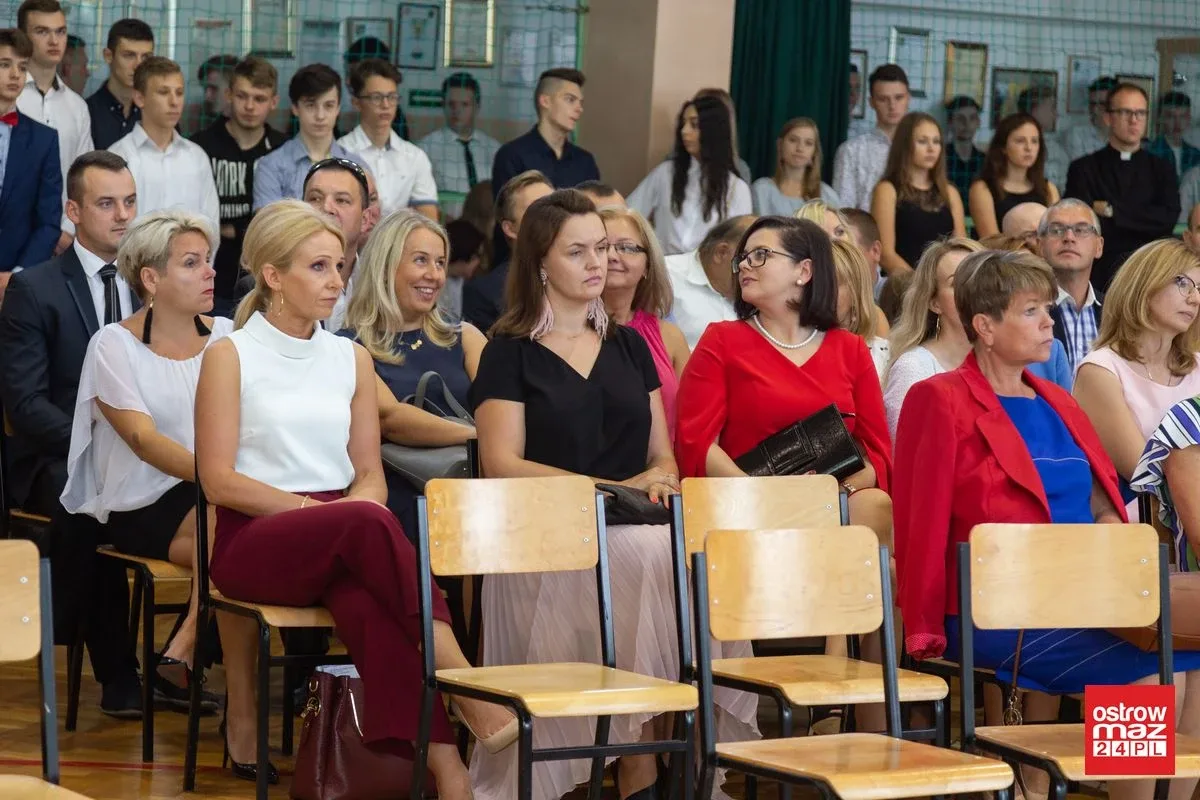 Uczniowie "Rubinka" gotowi do nauki (zdjęcia)