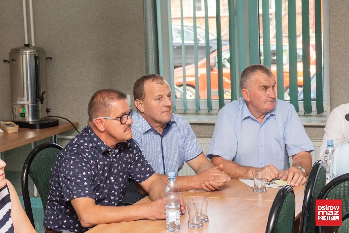 "Przewóz dzieci będzie realizowany przez prywatnych przewoźników". Obradowali gminni radni (zdjęcia, wideo)