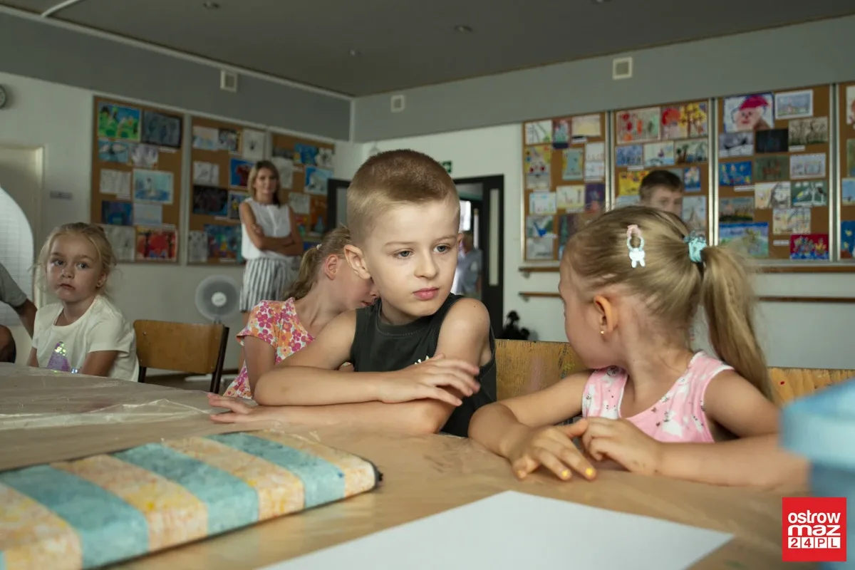 Malowali na wodzie z policjantem w tle (zdjęcia, wideo)