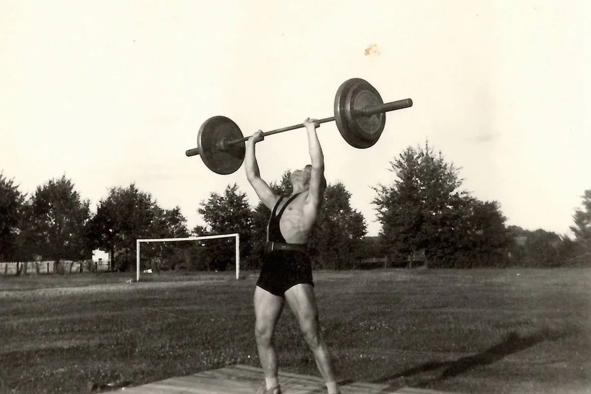 Dawne fotografie z treningu ostrowskiego atlety (zdjęcia)