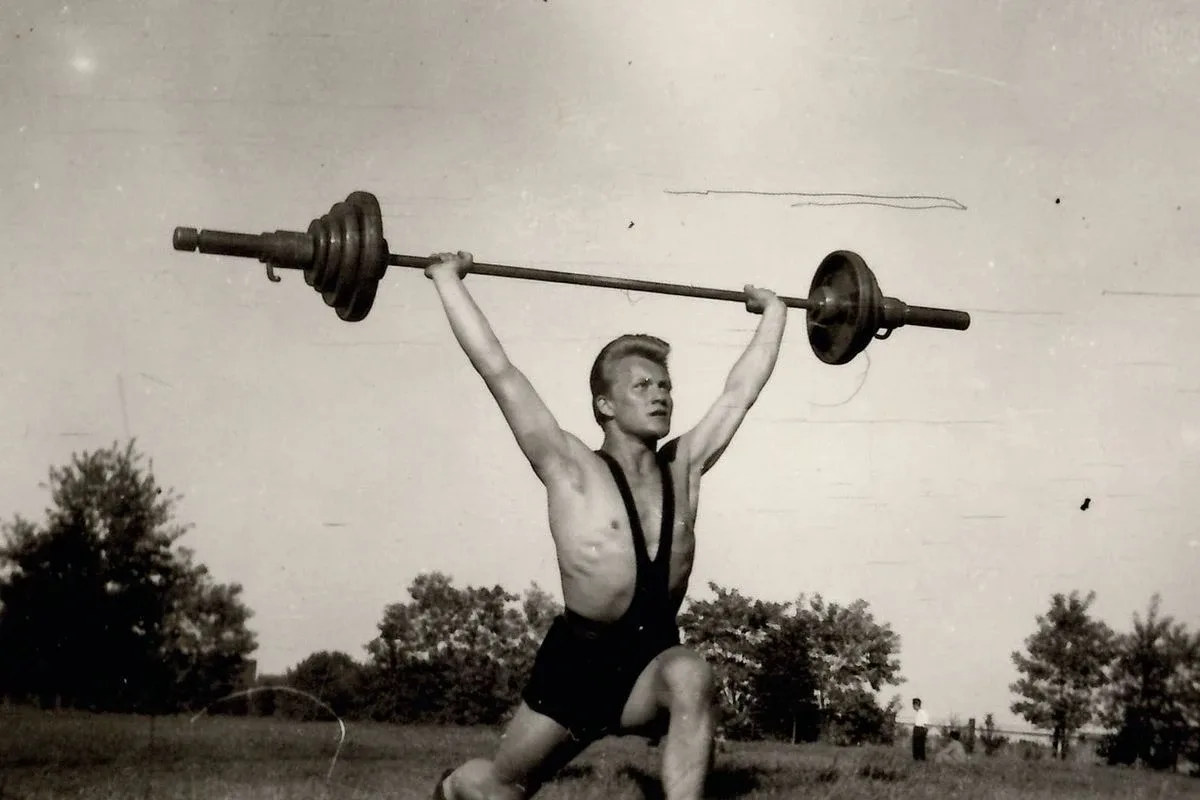 Dawne fotografie z treningu ostrowskiego atlety (zdjęcia)