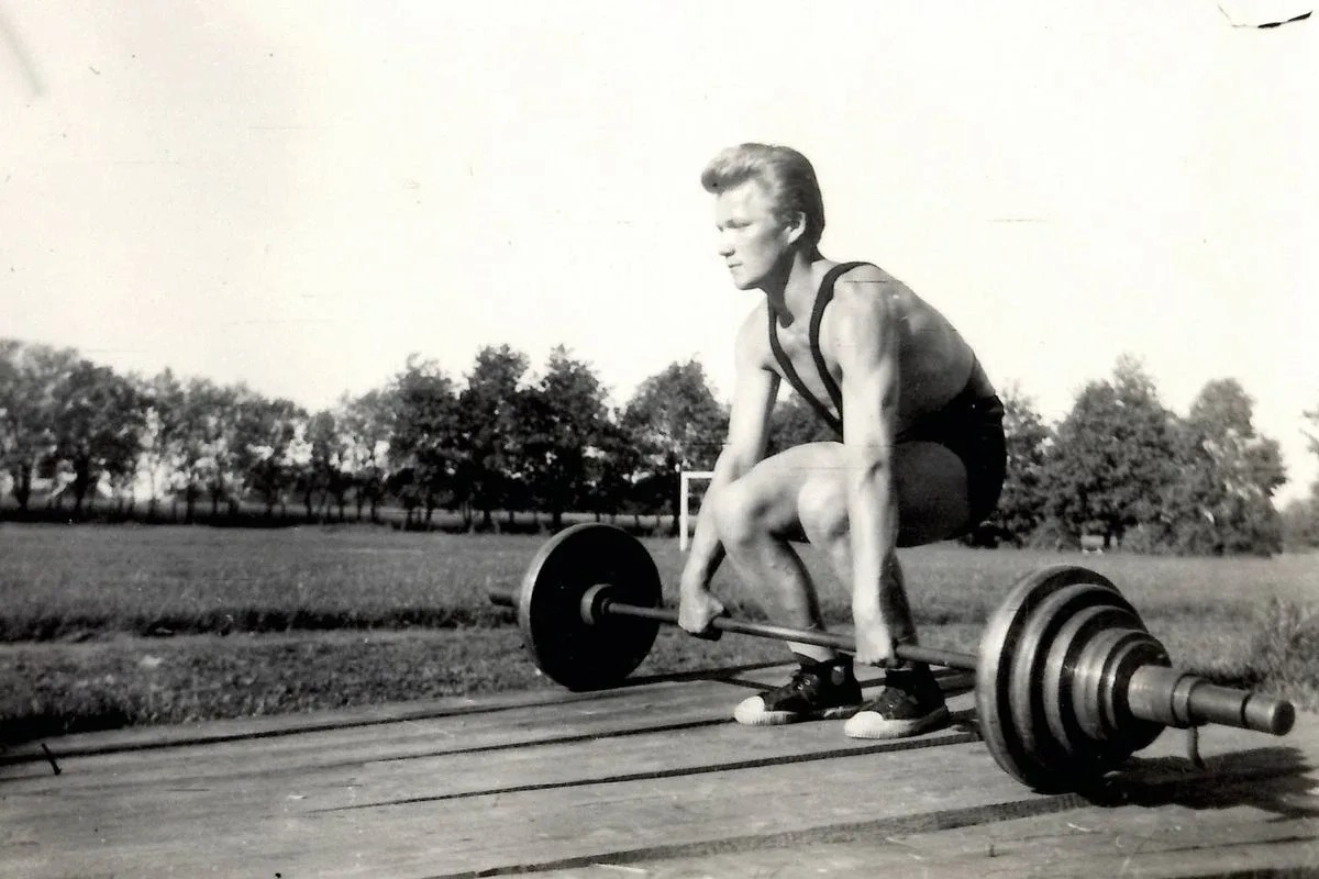 Dawne fotografie z treningu ostrowskiego atlety (zdjęcia)