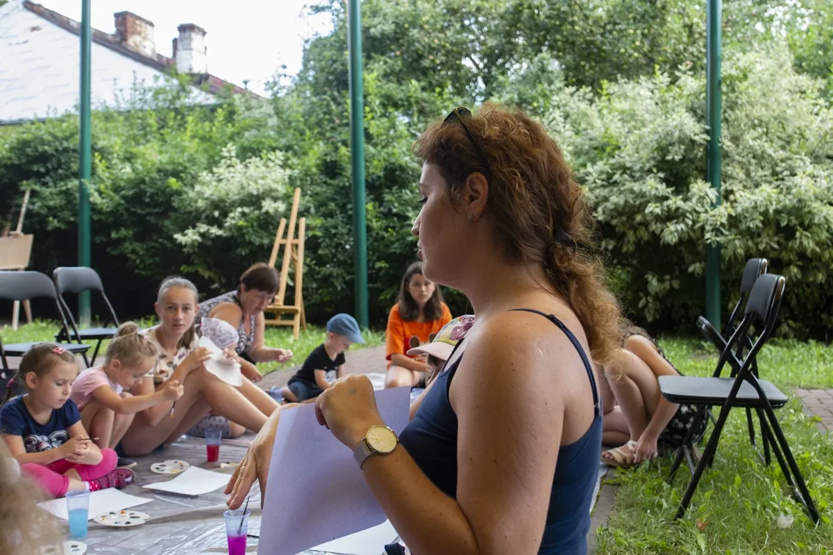 "Sztuka szuka każdego". Warsztaty malarskie i spotkanie autorskie z Anną Pieńkos (zdjęcia, wideo)