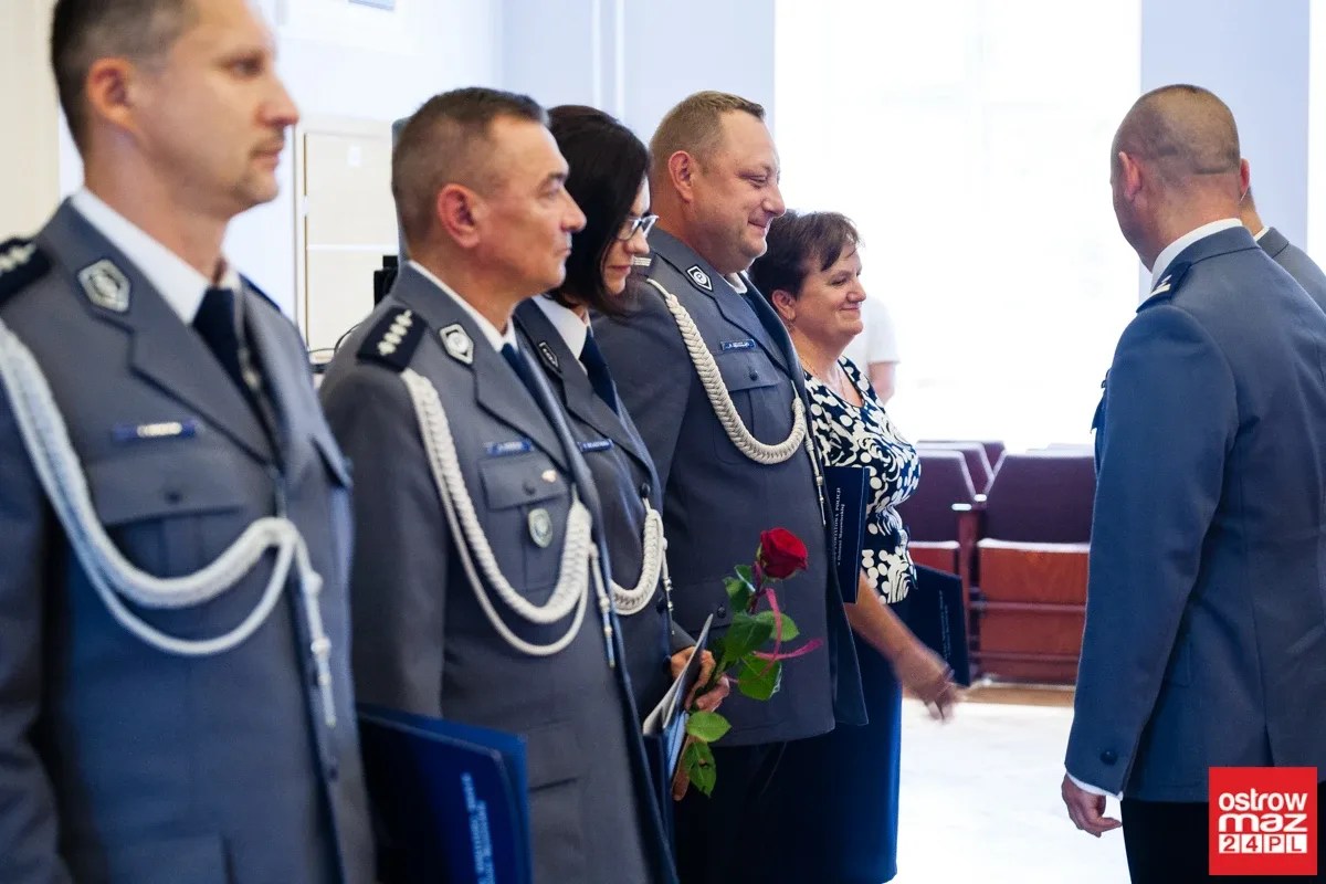 Ostrowscy policjanci świętowali (zdjęcia, wideo, lista odznaczonych)