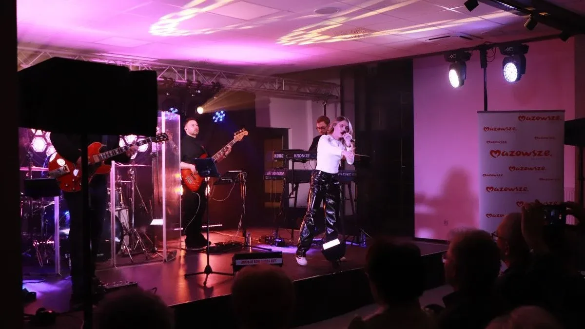 Wyjątkowy koncert w Starej Elektrowni. Tak wyglądało "Mazowsze Paniom" w Ostrowi (zdjęcia, wideo)