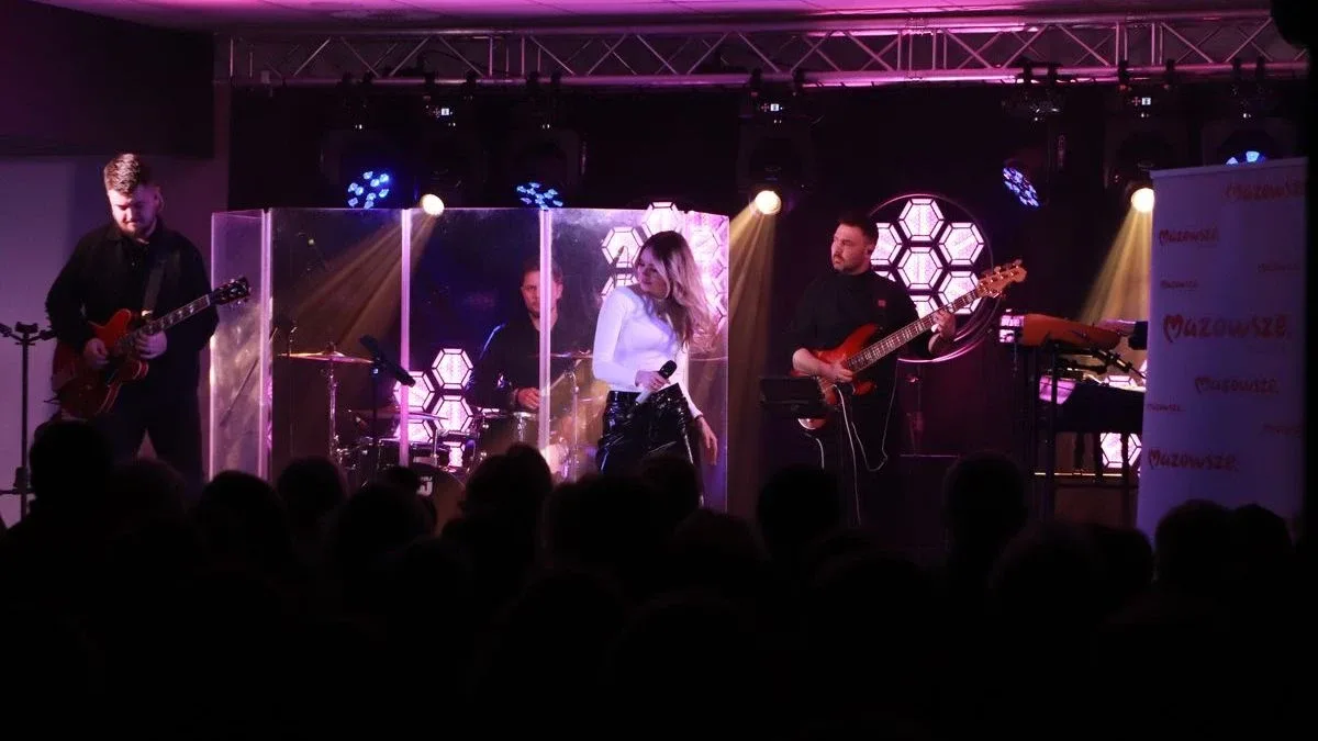 Wyjątkowy koncert w Starej Elektrowni. Tak wyglądało "Mazowsze Paniom" w Ostrowi (zdjęcia, wideo)