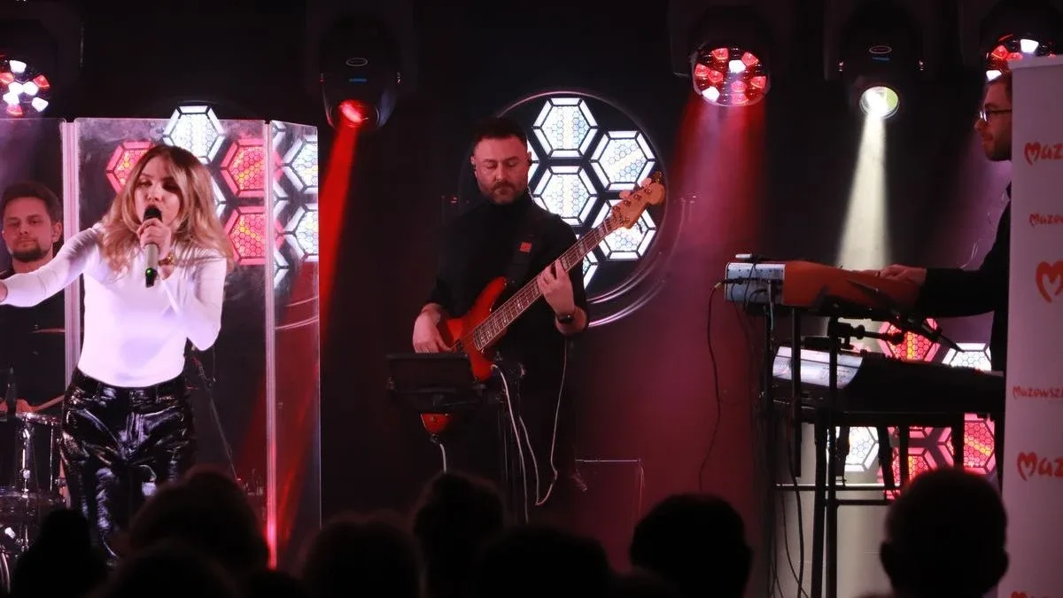 Wyjątkowy koncert w Starej Elektrowni. Tak wyglądało "Mazowsze Paniom" w Ostrowi (zdjęcia, wideo)