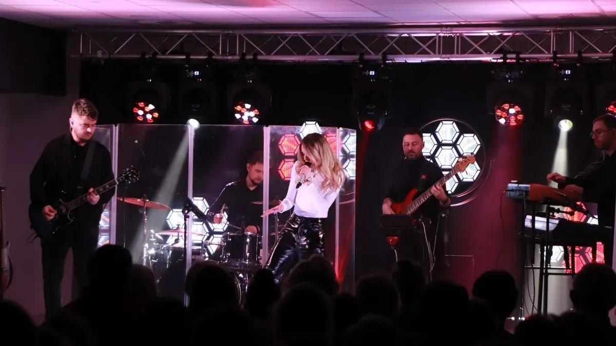 Wyjątkowy koncert w Starej Elektrowni. Tak wyglądało "Mazowsze Paniom" w Ostrowi (zdjęcia, wideo)