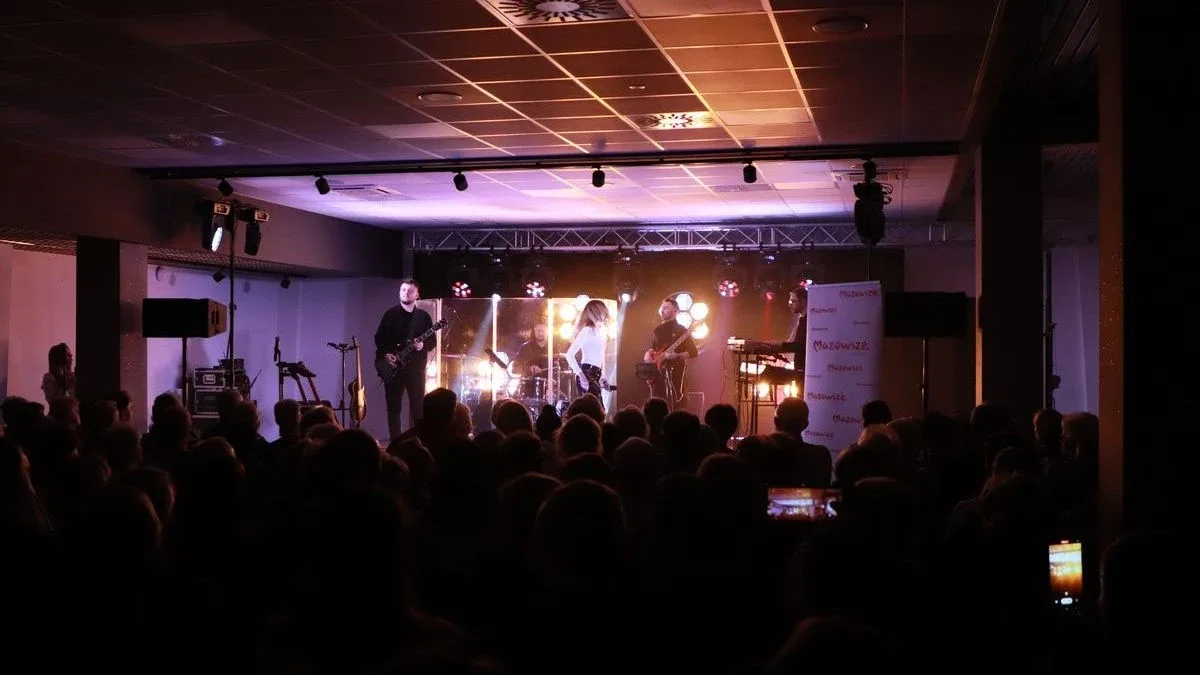 Wyjątkowy koncert w Starej Elektrowni. Tak wyglądało "Mazowsze Paniom" w Ostrowi (zdjęcia, wideo)