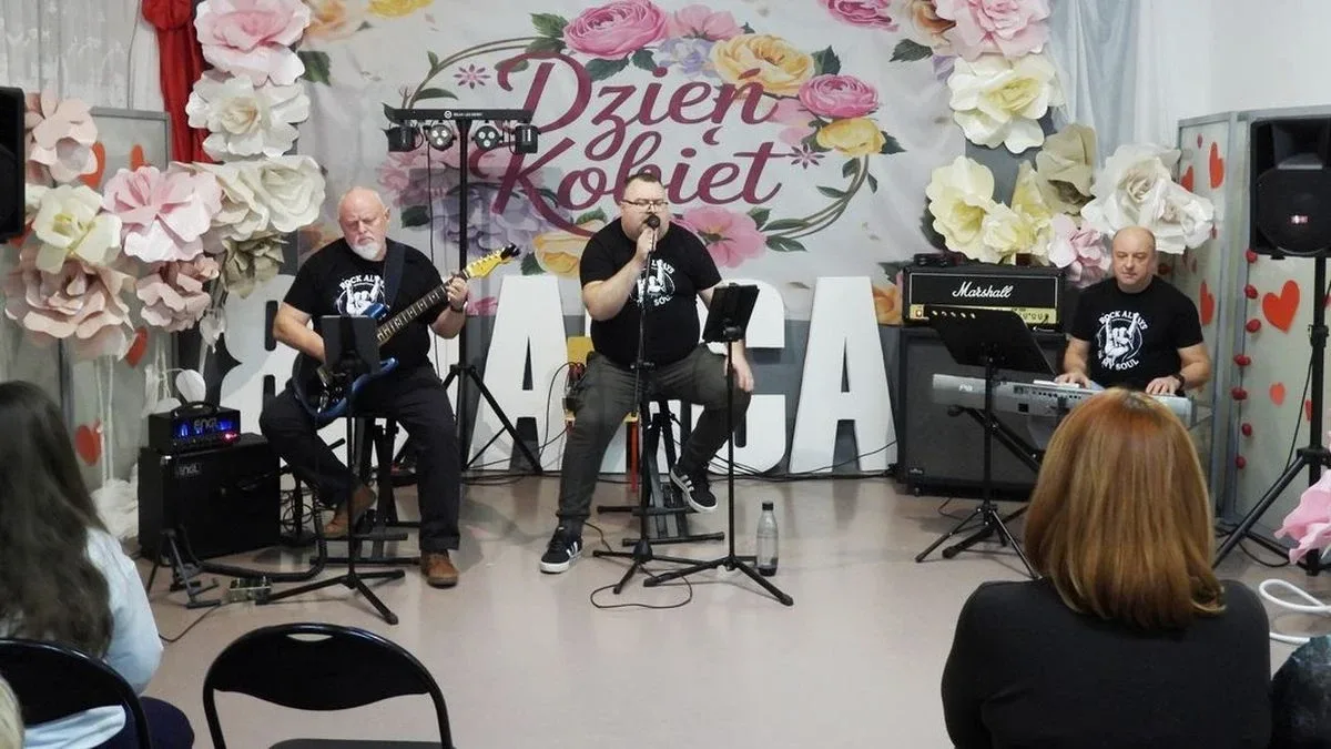 Wspólne świętowanie Dnia Kobiet i Dnia Mężczyzn w miejscowości Tymianki-Bucie (zdjęcia, wideo)