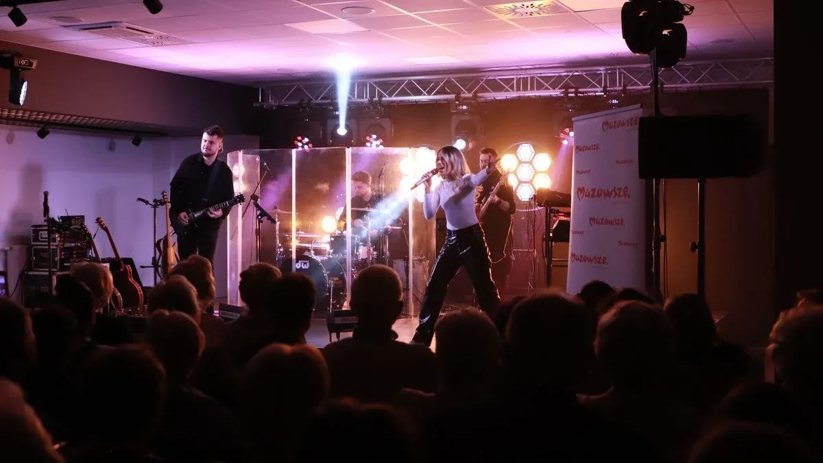 Wyjątkowy koncert w Starej Elektrowni. Tak wyglądało "Mazowsze Paniom" w Ostrowi (zdjęcia, wideo)