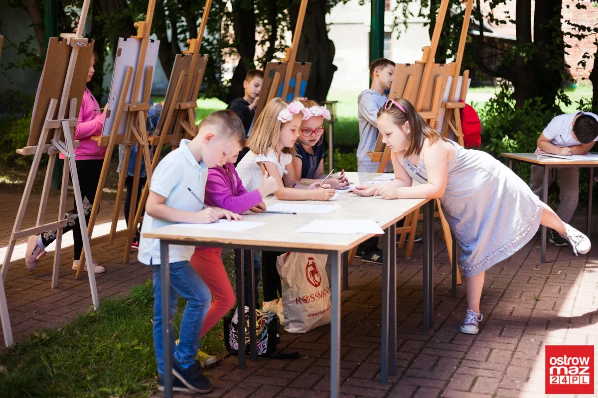 Oswajali martwą naturę. Dzieci przenosiły swoją wizję na obrazy (zdjęcia, wideo)