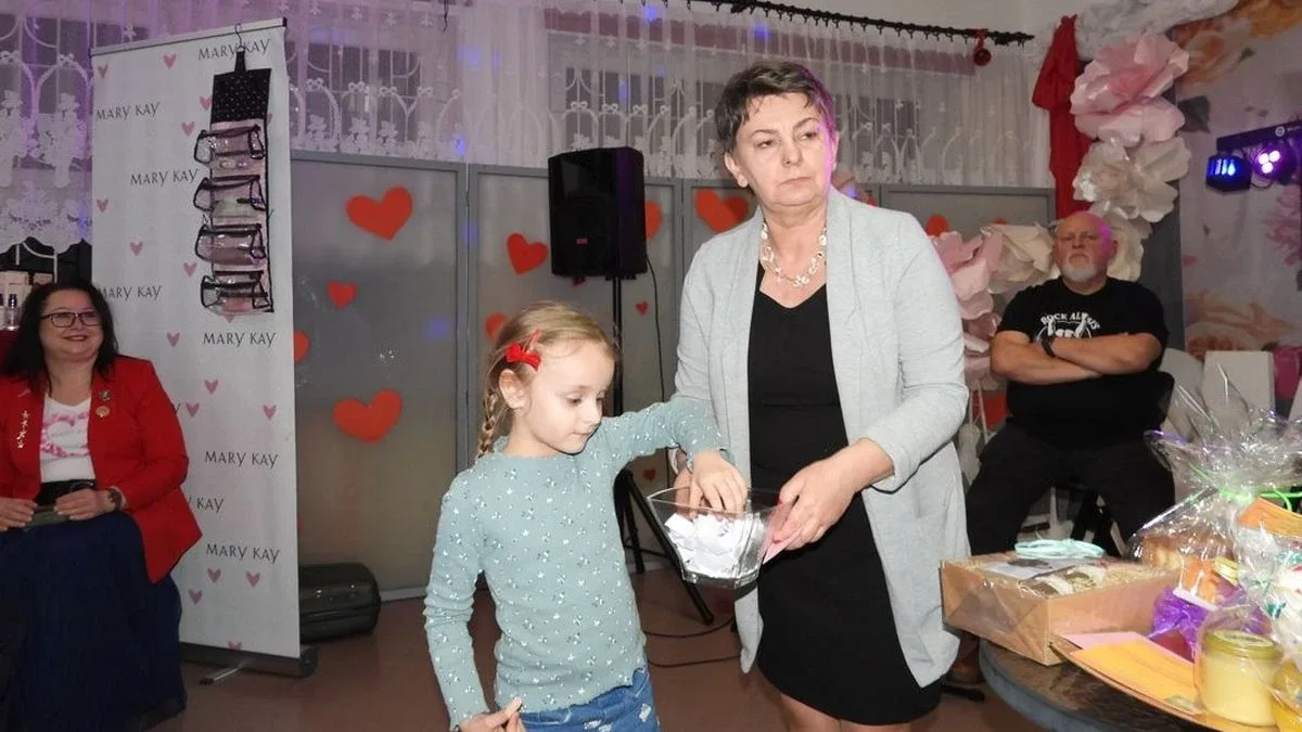 Wspólne świętowanie Dnia Kobiet i Dnia Mężczyzn w miejscowości Tymianki-Bucie (zdjęcia, wideo)