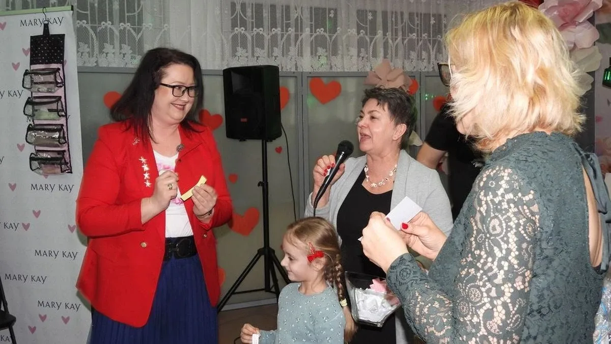 Wspólne świętowanie Dnia Kobiet i Dnia Mężczyzn w miejscowości Tymianki-Bucie (zdjęcia, wideo)