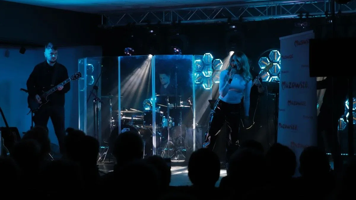 Wyjątkowy koncert w Starej Elektrowni. Tak wyglądało "Mazowsze Paniom" w Ostrowi (zdjęcia, wideo)