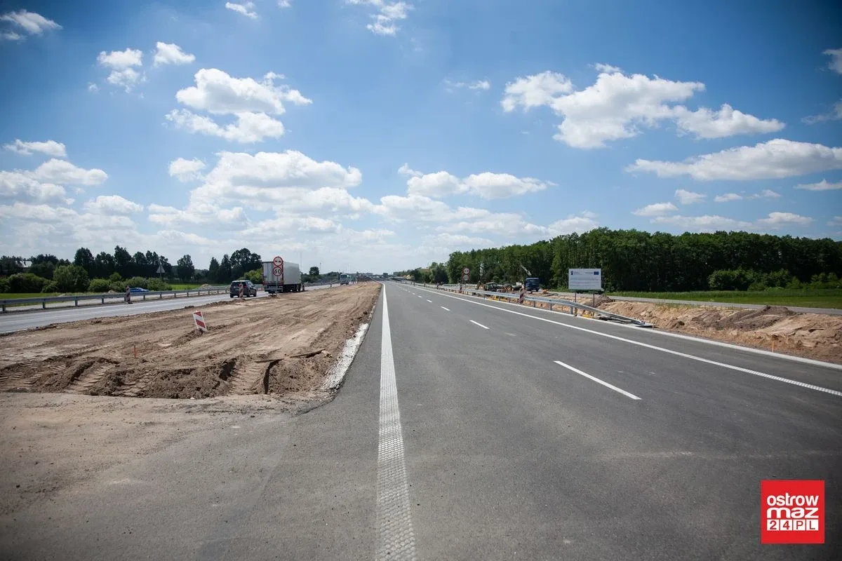 Intensywne prace na odcinkach drogi ekspresowej S8 (zdjęcia)