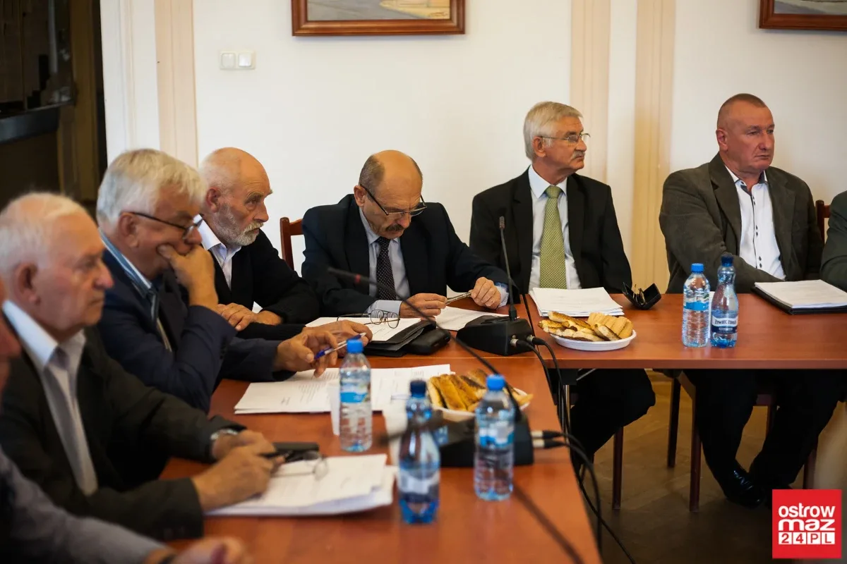 Nadzwyczajna sesja rady miasta bez efektu (zdjęcia, wideo - cała sesja)