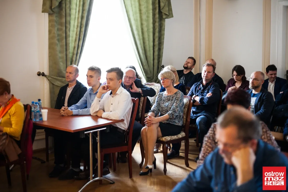 Nadzwyczajna sesja rady miasta bez efektu (zdjęcia, wideo - cała sesja)