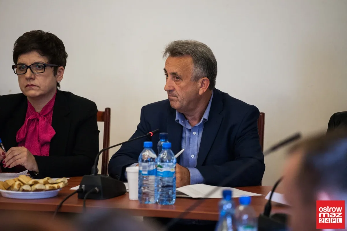 Nadzwyczajna sesja rady miasta bez efektu (zdjęcia, wideo - cała sesja)