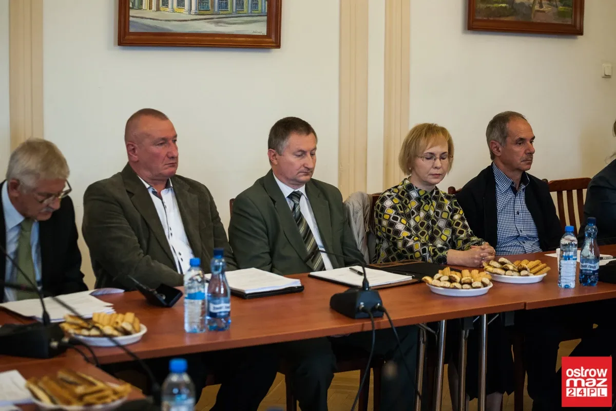 Nadzwyczajna sesja rady miasta bez efektu (zdjęcia, wideo - cała sesja)