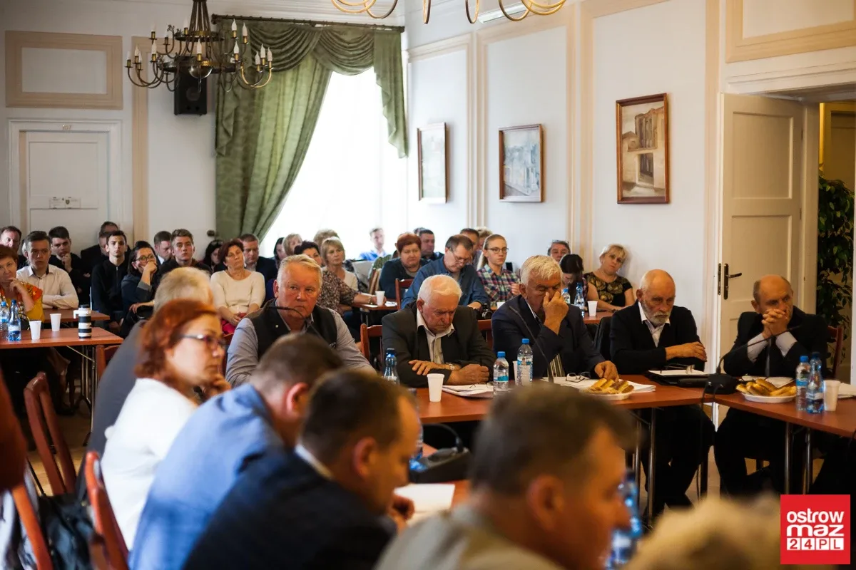 Nadzwyczajna sesja rady miasta bez efektu (zdjęcia, wideo - cała sesja)