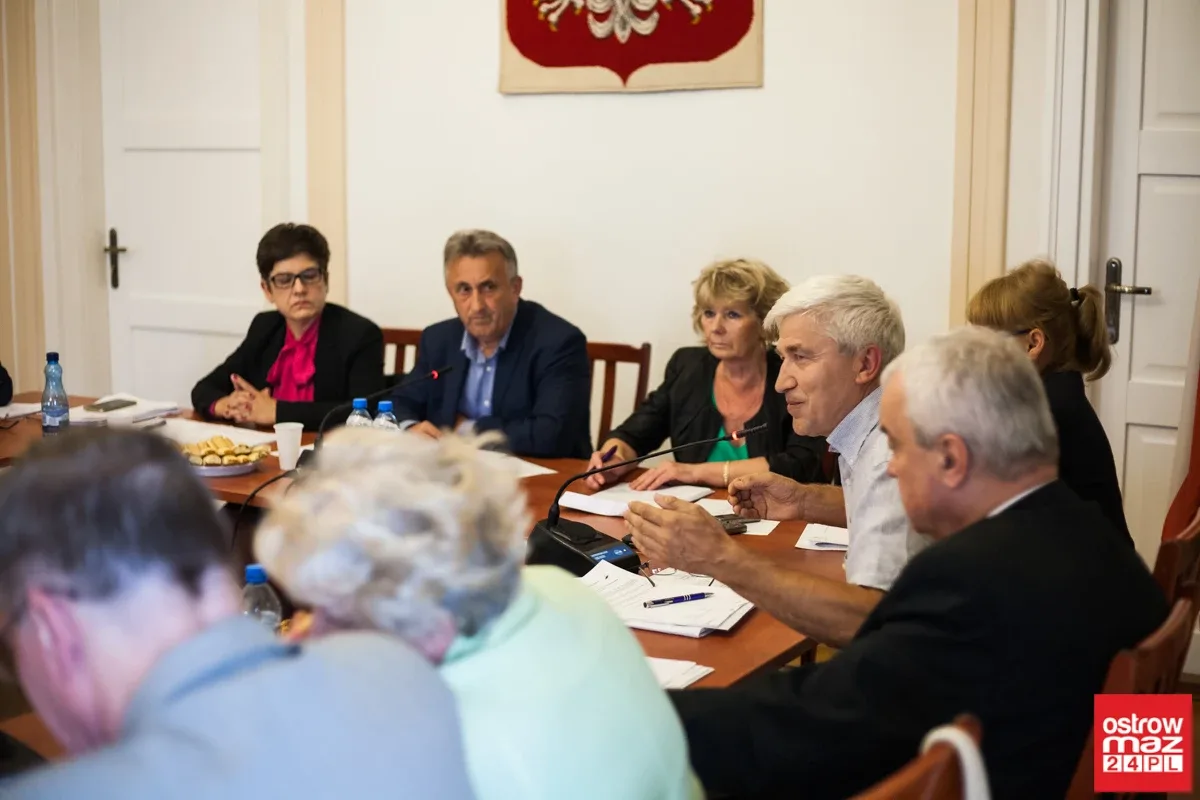 Nadzwyczajna sesja rady miasta bez efektu (zdjęcia, wideo - cała sesja)