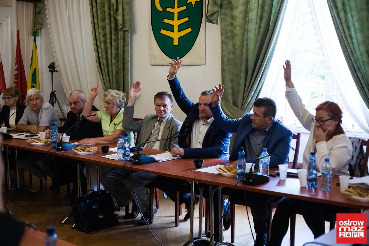 Nadzwyczajna sesja rady miasta bez efektu (zdjęcia, wideo - cała sesja)