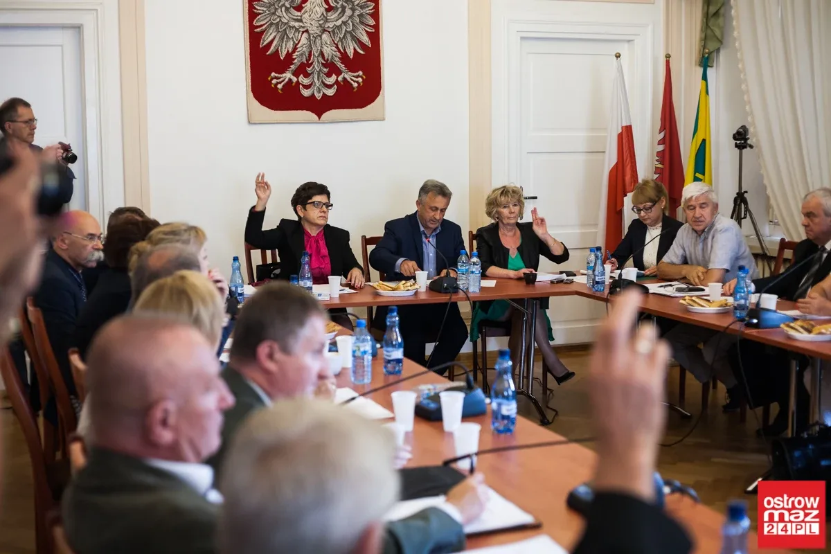 Nadzwyczajna sesja rady miasta bez efektu (zdjęcia, wideo - cała sesja)