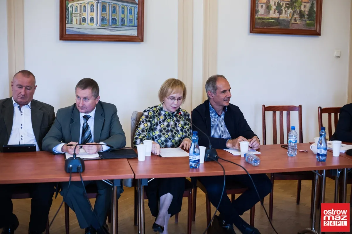 Nadzwyczajna sesja rady miasta bez efektu (zdjęcia, wideo - cała sesja)