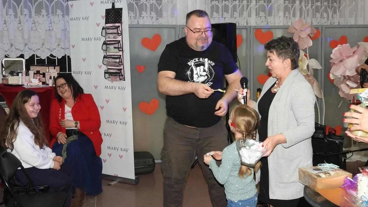 Wspólne świętowanie Dnia Kobiet i Dnia Mężczyzn w miejscowości Tymianki-Bucie (zdjęcia, wideo)