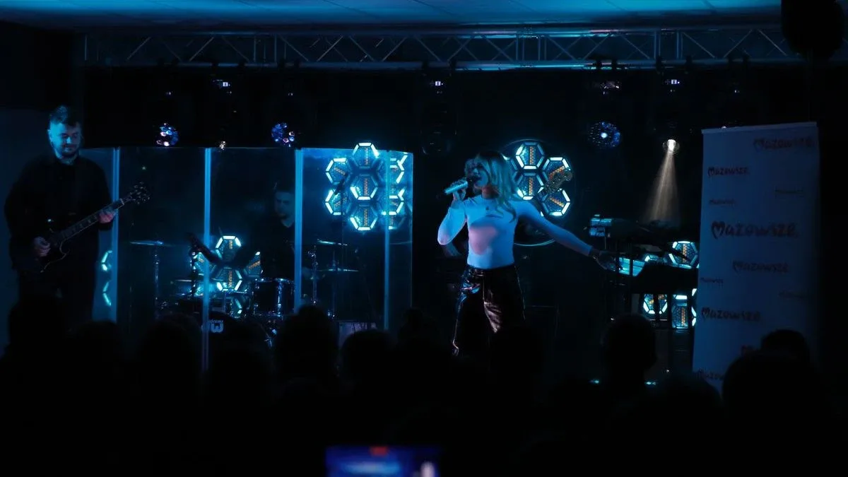Wyjątkowy koncert w Starej Elektrowni. Tak wyglądało "Mazowsze Paniom" w Ostrowi (zdjęcia, wideo)