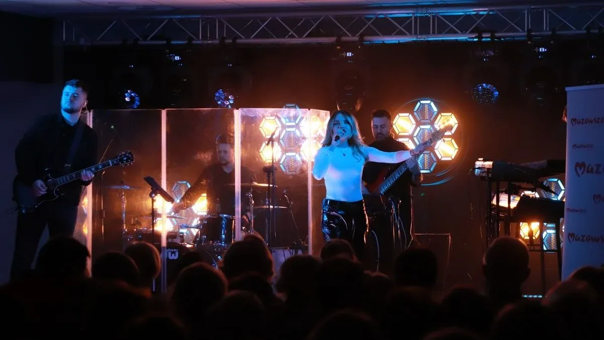 Wyjątkowy koncert w Starej Elektrowni. Tak wyglądało "Mazowsze Paniom" w Ostrowi (zdjęcia, wideo)