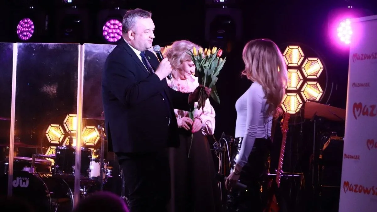 Wyjątkowy koncert w Starej Elektrowni. Tak wyglądało "Mazowsze Paniom" w Ostrowi (zdjęcia, wideo)
