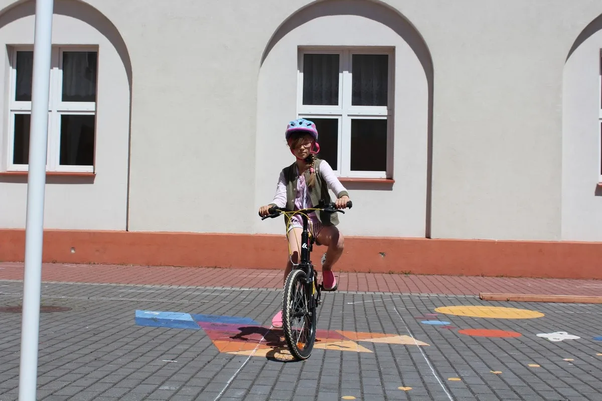 Uczniowie "jedynki" z kartami rowerowymi (zdjęcia)