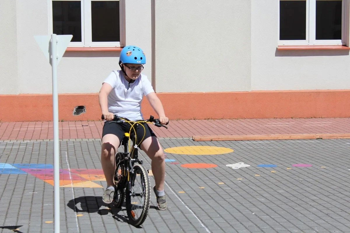 Uczniowie "jedynki" z kartami rowerowymi (zdjęcia)