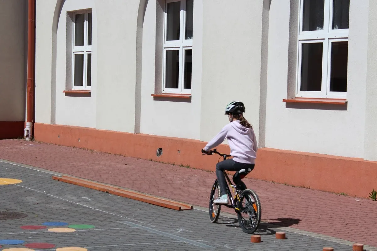 Uczniowie "jedynki" z kartami rowerowymi (zdjęcia)