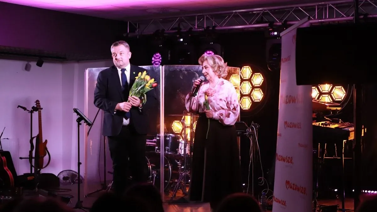 Wyjątkowy koncert w Starej Elektrowni. Tak wyglądało "Mazowsze Paniom" w Ostrowi (zdjęcia, wideo)