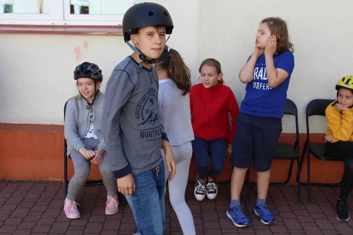 Uczniowie "jedynki" z kartami rowerowymi (zdjęcia)