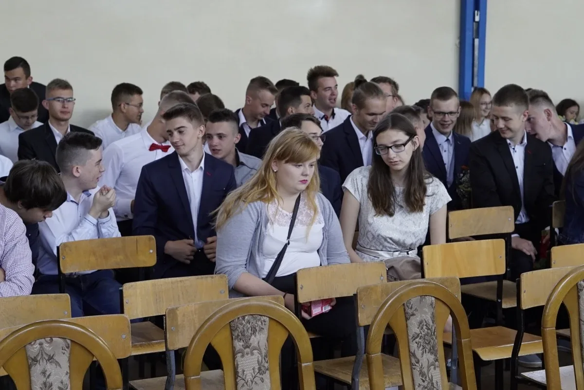 Uczniowie "Ekonomika" rozpoczęli wakacje (zdjęcia)