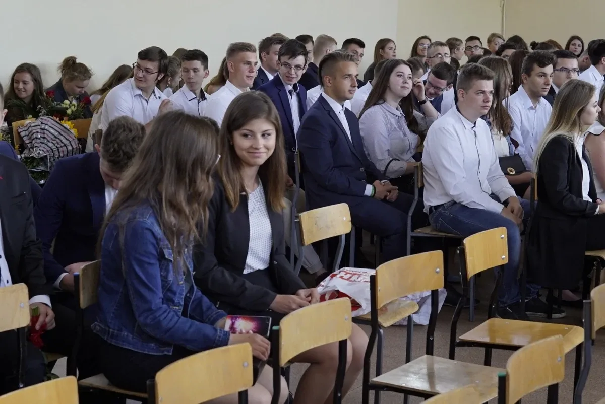 Uczniowie "Ekonomika" rozpoczęli wakacje (zdjęcia)