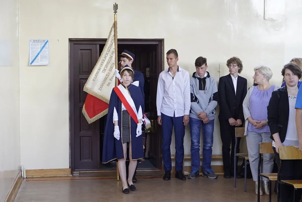 Uczniowie "Ekonomika" rozpoczęli wakacje (zdjęcia)