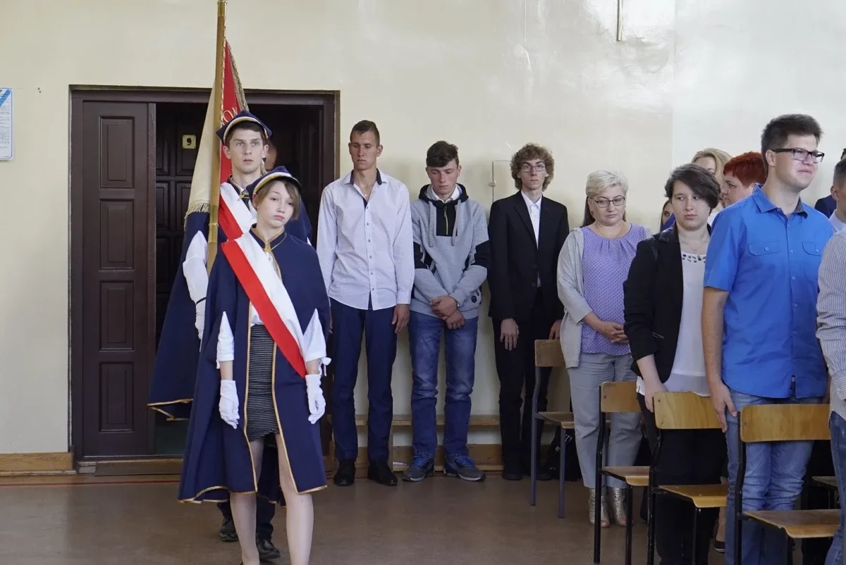 Uczniowie "Ekonomika" rozpoczęli wakacje (zdjęcia)