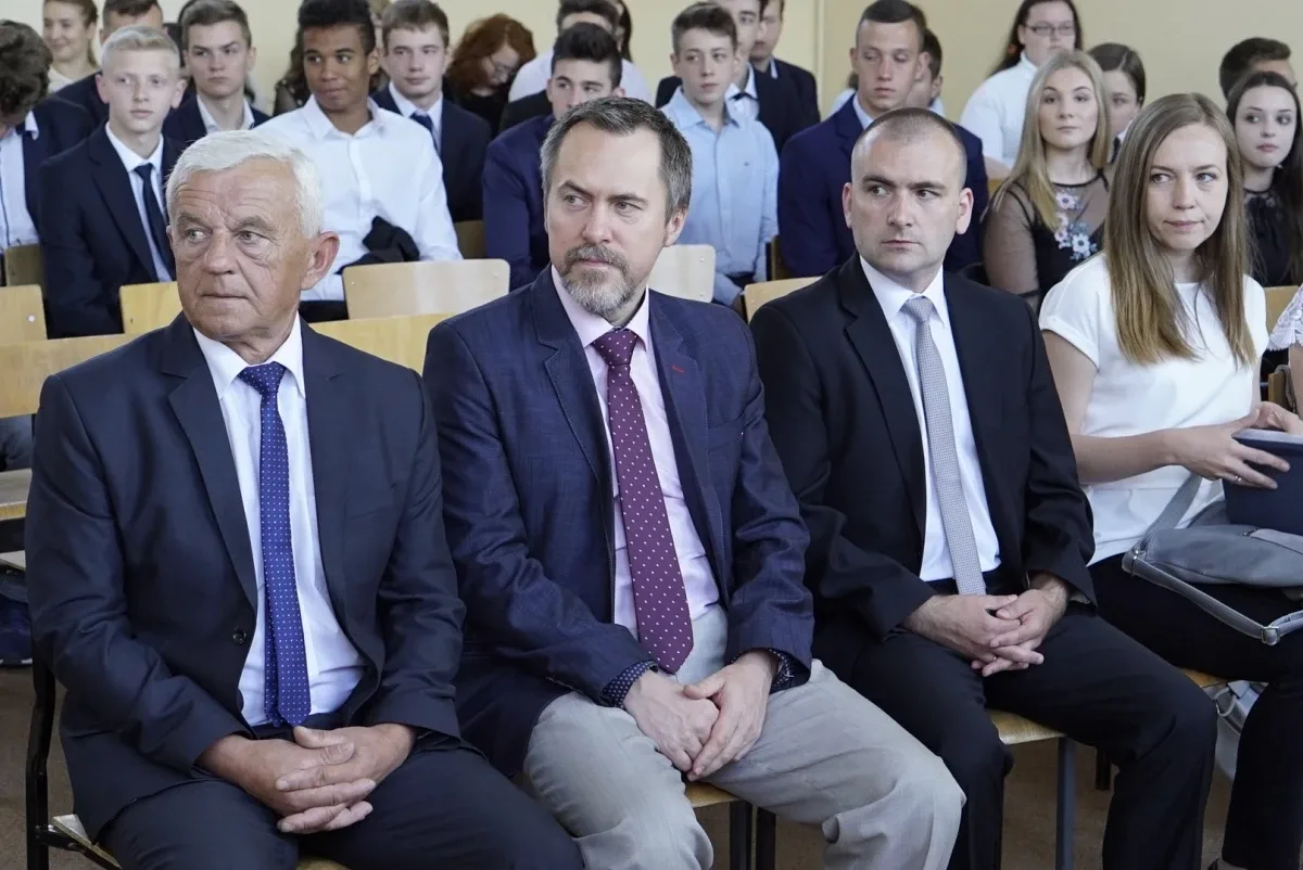 Uczniowie "Ekonomika" rozpoczęli wakacje (zdjęcia)