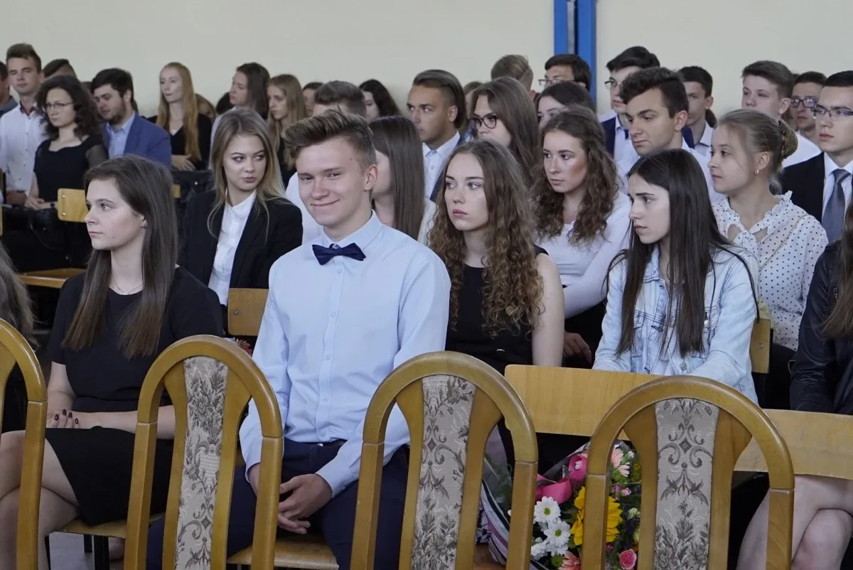 Uczniowie "Ekonomika" rozpoczęli wakacje (zdjęcia)