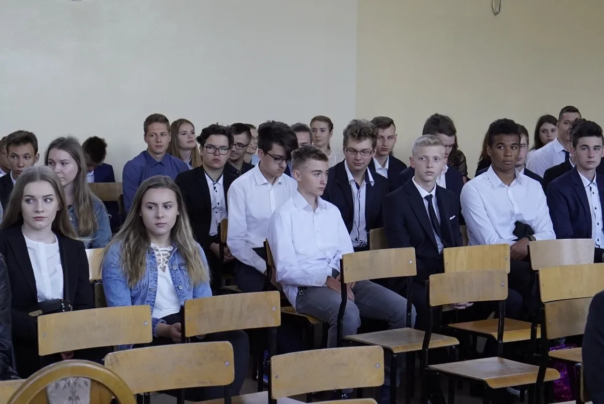 Uczniowie "Ekonomika" rozpoczęli wakacje (zdjęcia)