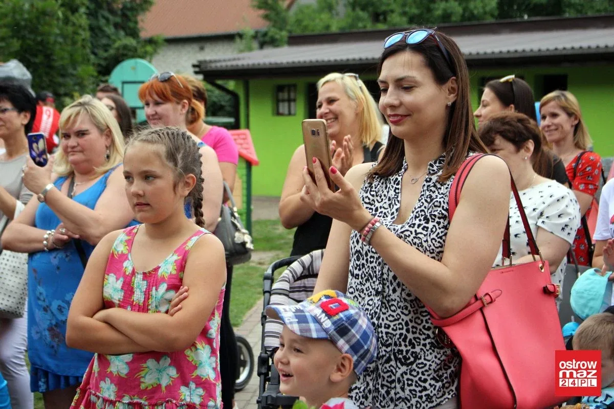 Przedszkolny piknik rodzinny z kapitalnym spektaklem (zdjęcia, wideo)