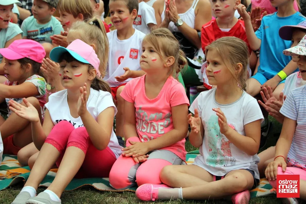 Przedszkolny piknik rodzinny z kapitalnym spektaklem (zdjęcia, wideo)